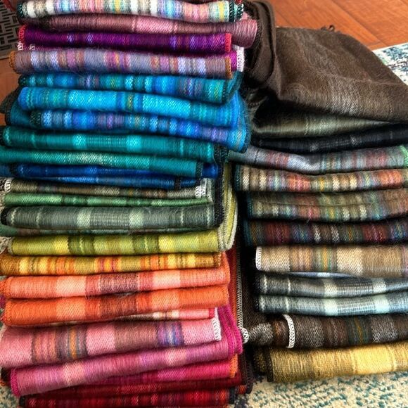 Beautiful alpaca scarf from Ecuador so soft and warm! - Picture 9 of 10